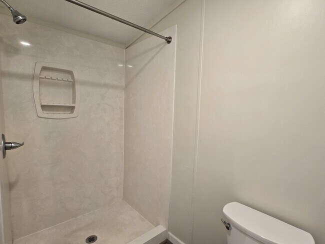 Building Photo - 165 Cattle Ln