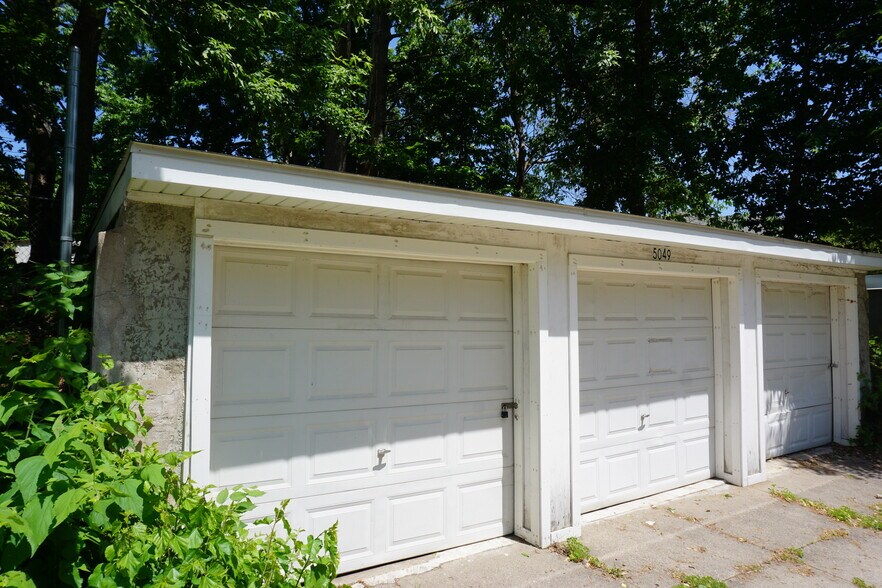 Garage - 5047 44th Ave S