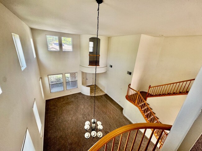 Building Photo - Fabulous Serrano Home