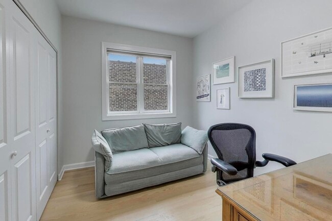 Building Photo - 1725 N Mohawk St