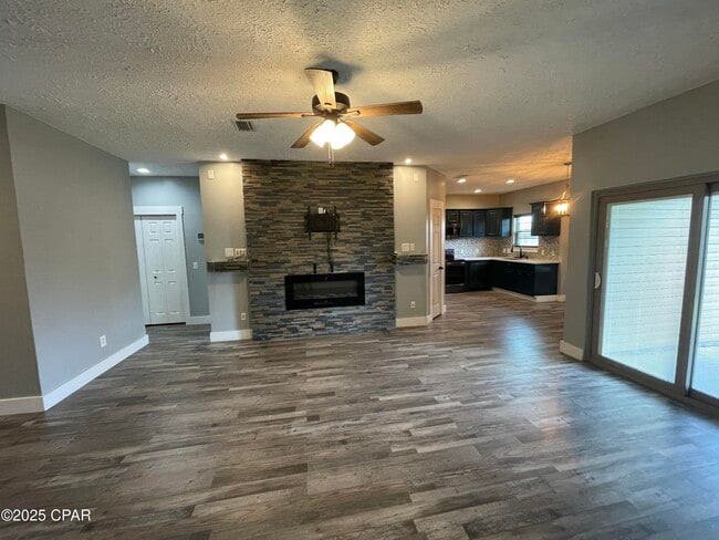 Building Photo - 5307 Seneca Ln