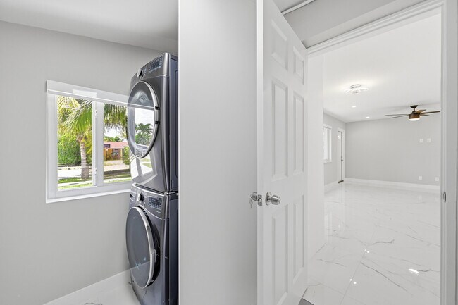 Building Photo - 4380 NW 59th Ct