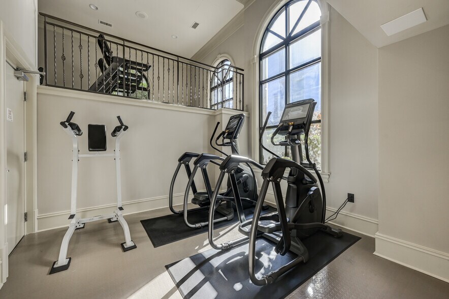 Building Photo - 3334 Peachtree Rd NE