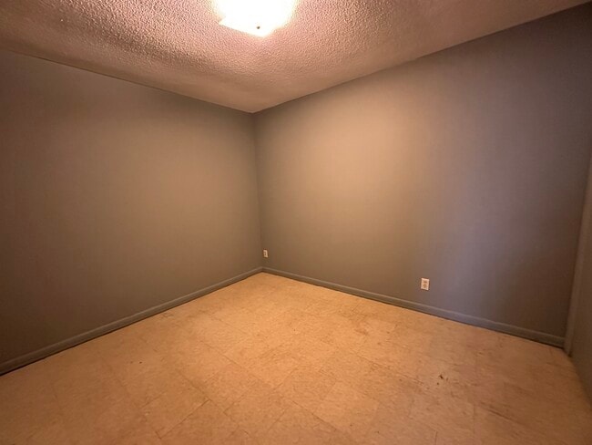 Building Photo - 30-103 Illinois-