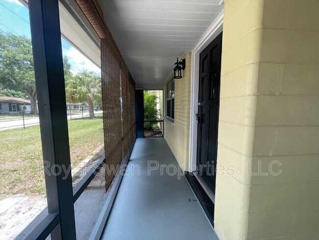 Building Photo - 227 Palm Ave