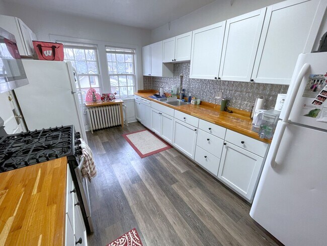 Building Photo - 46 N Breese Terrace