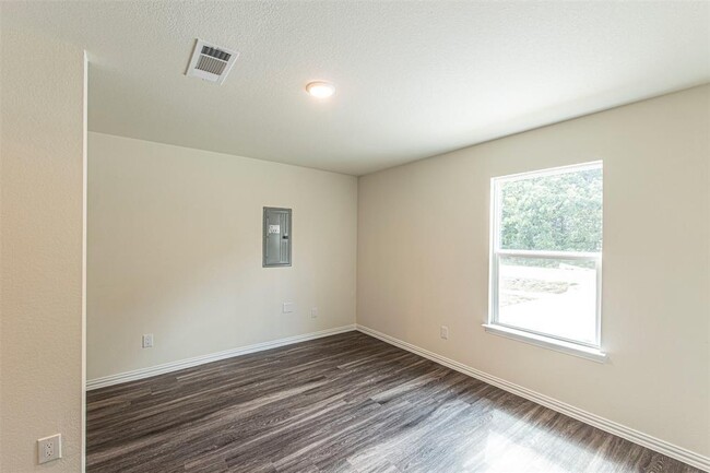 Building Photo - 5409 Nielan St