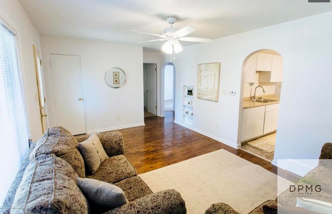 Building Photo - 621 W Hodge Ave