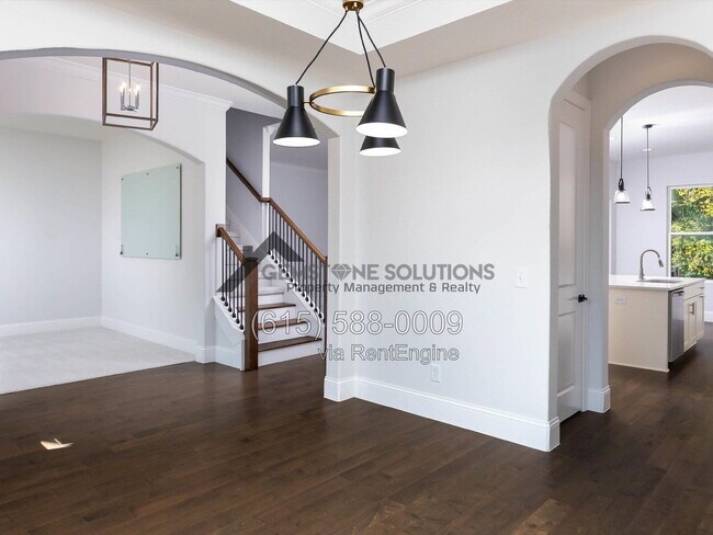 Building Photo - 631 Silva Ln