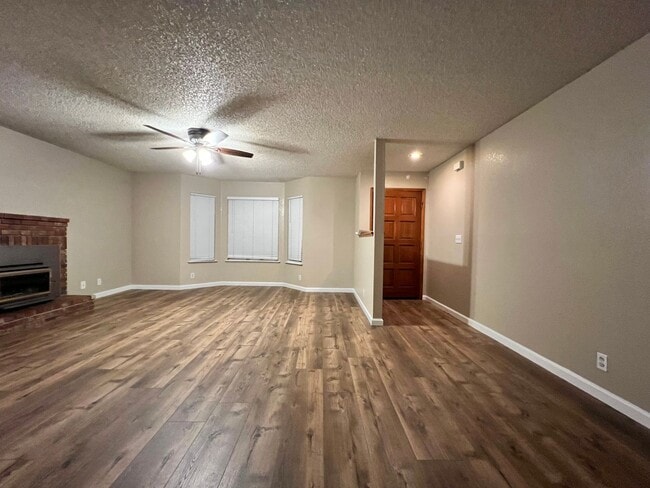 Building Photo - Beautiful 2 Story 5 BD 3 BA Home