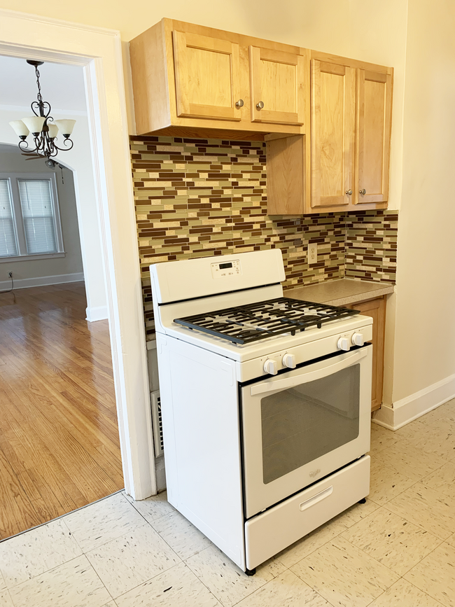 Kitchen - 212 Hubbell Ave