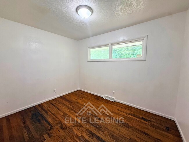 Building Photo - 1529 SW Polk St