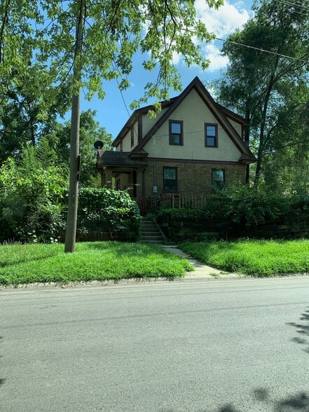 Primary Photo - 2115 10th Ave