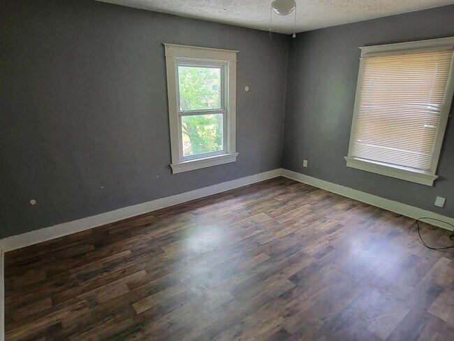 Building Photo - 715 W Fairview Ave