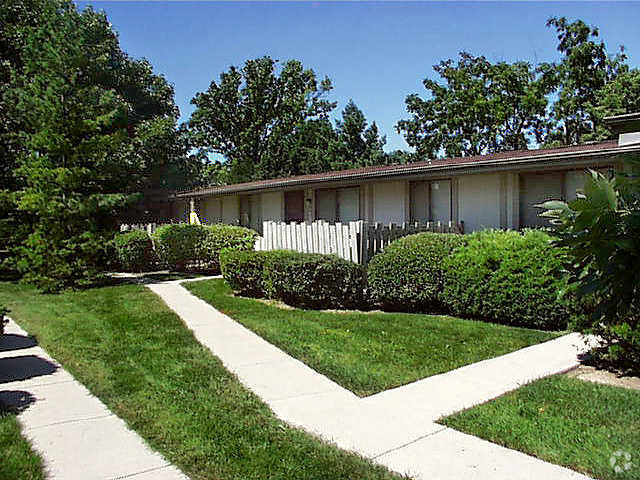 Primary Photo - Lindendale Apts