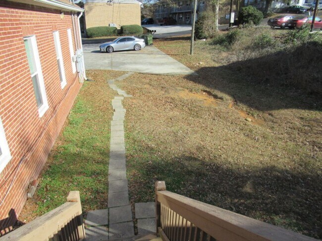 Building Photo - Burson Ave. 627C