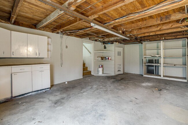 Building Photo - Fully Remodeled 3 Bed, 2 Bath Home in River Oaks w/ Basement- 76114