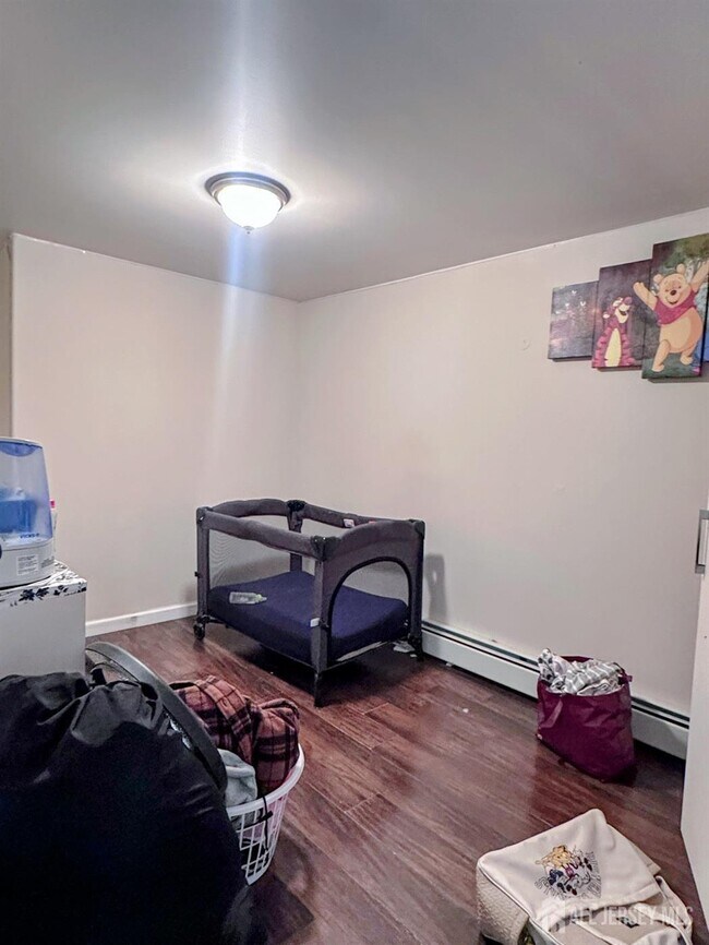 Building Photo - 136 Broad St