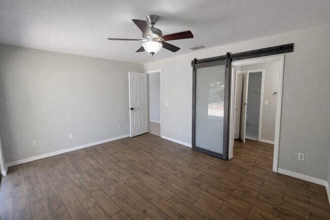 Building Photo - 9313 Palm Tree Dr