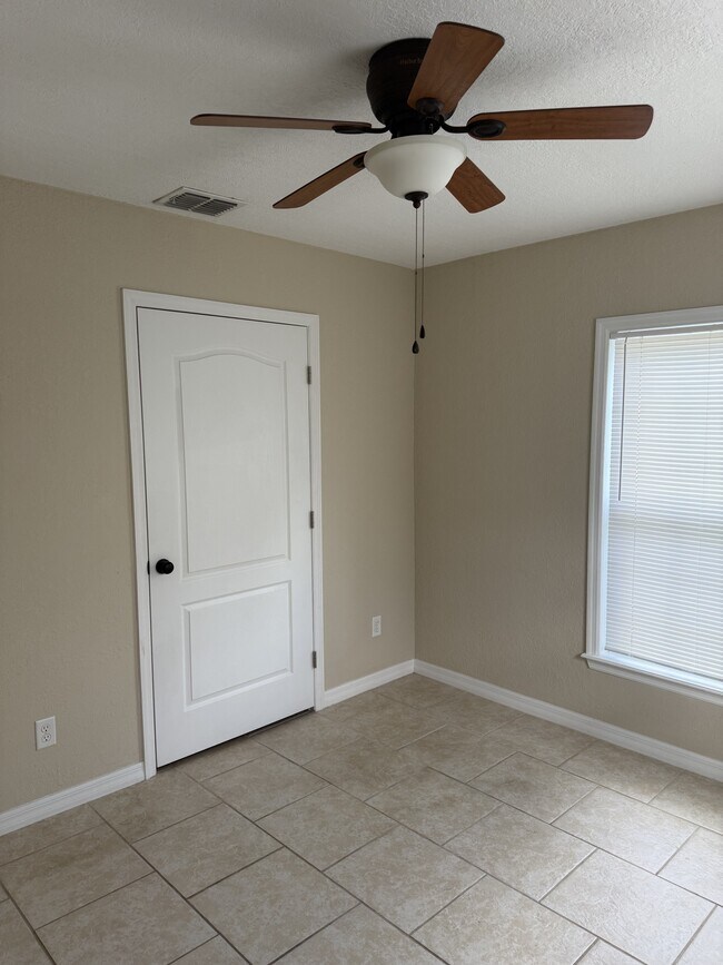 Building Photo - 509 Brightwood Ave