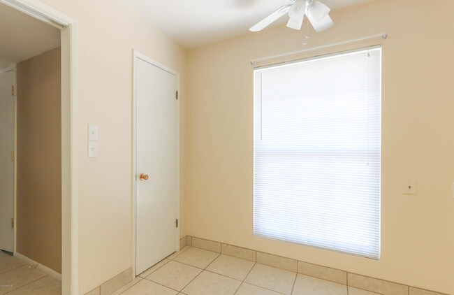 Building Photo - 10943 W Tropicana Cir