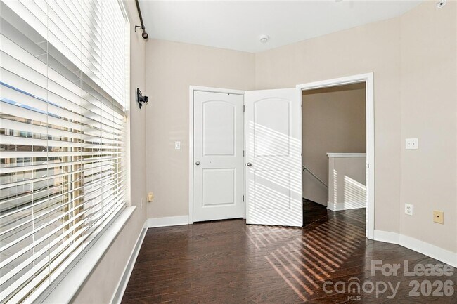 Building Photo - 732 Seigle Point Dr