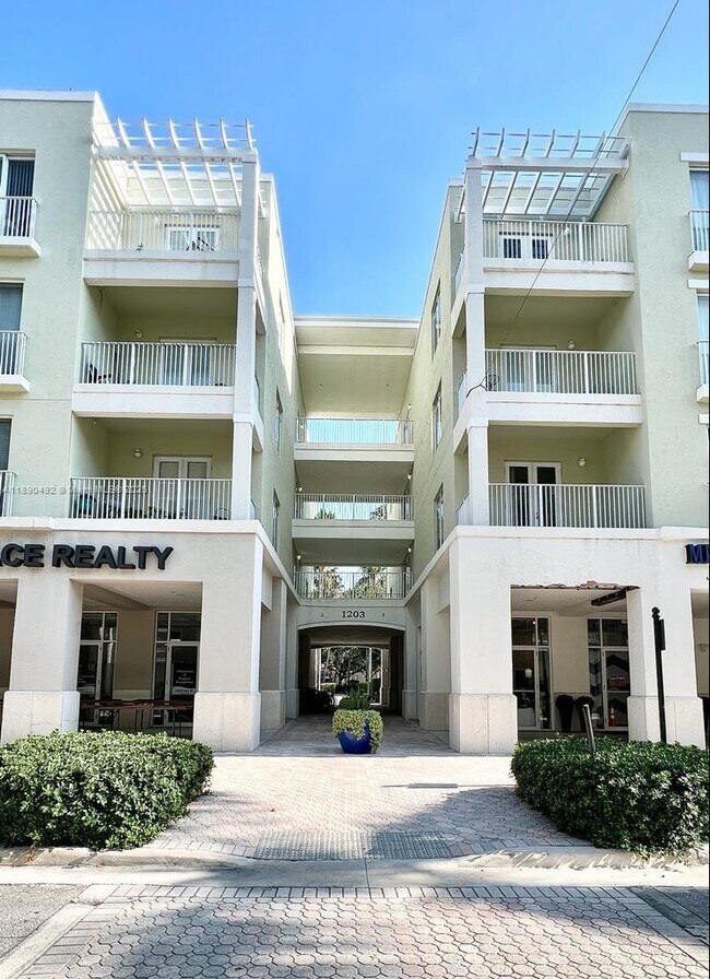Primary Photo - 1203 Town Center Dr