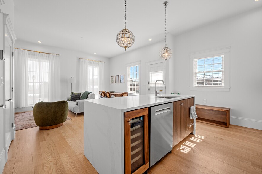 Building Photo - 30 E Main St