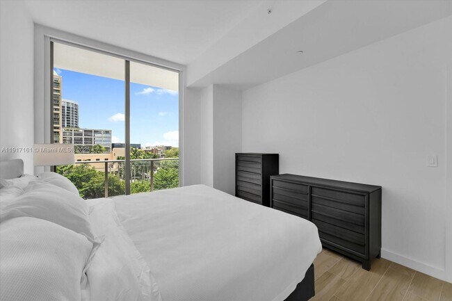 Building Photo - 2678 Tigertail Ave