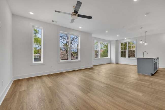 Building Photo - 423C Veritas St