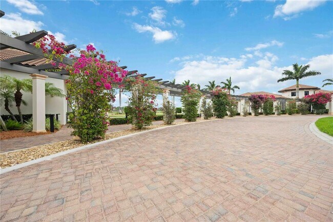 Building Photo - 10805 Tarflower Dr