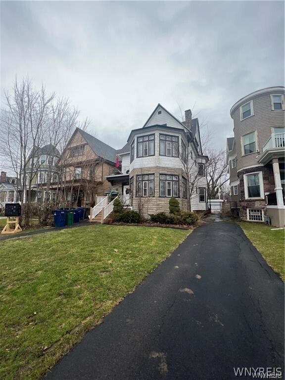 Building Photo - 581 Richmond Ave