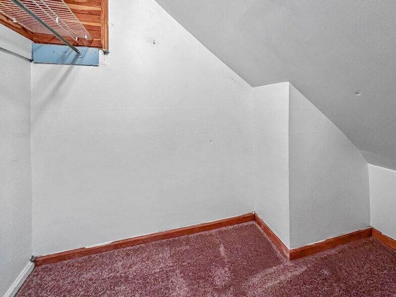 Building Photo - 32380 Maplewood St