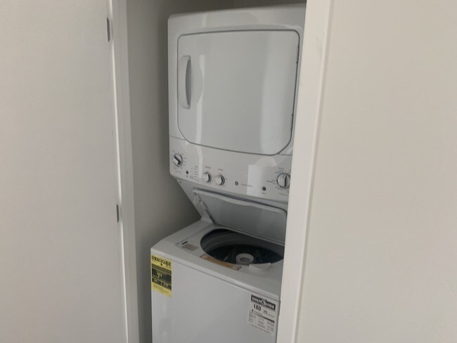 Building Photo - 708 W Gage Ave