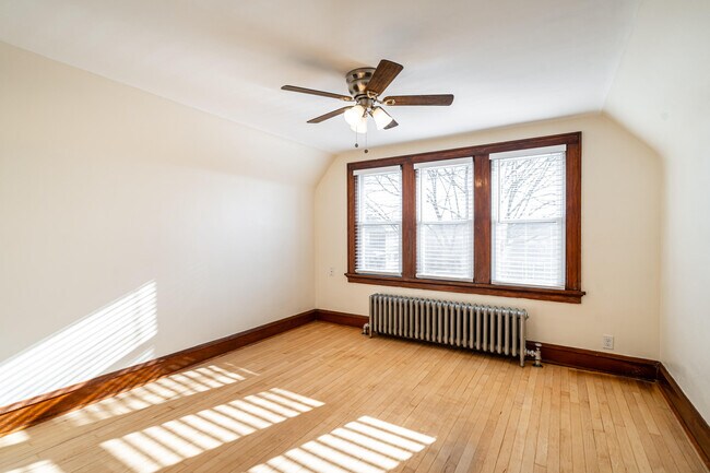 Building Photo - 2213 S 72nd St