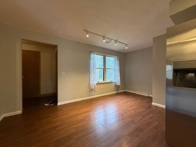 Building Photo - Private and Serene Beauty