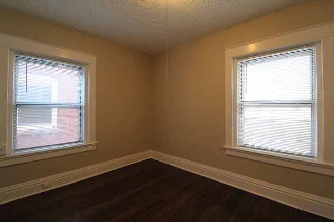 Building Photo - February FREE On This Spacious 2 Bedroom Duplex by KU MED