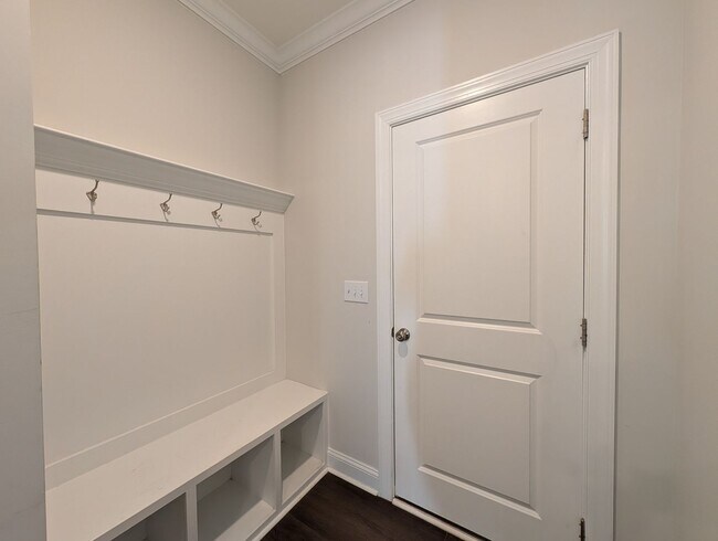 Building Photo - 332 Canyon Spring Trl