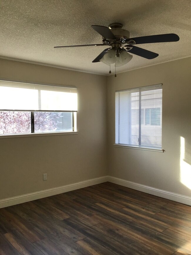 Building Photo - Condo Available Now