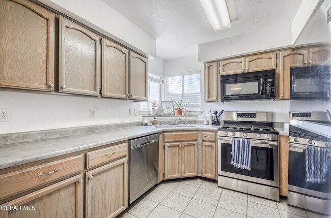 Building Photo - 12748 Tierra Pueblo Dr