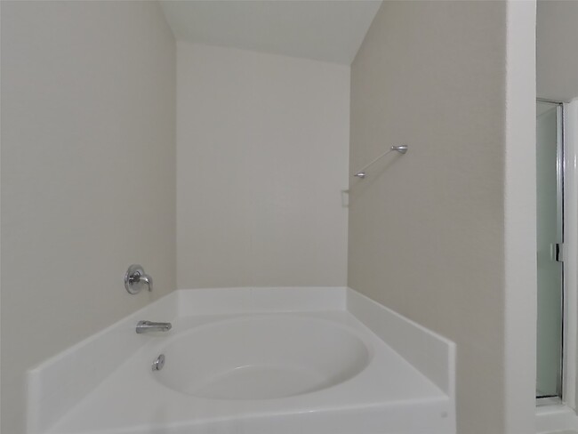 Building Photo - 916 American Monarch Dr