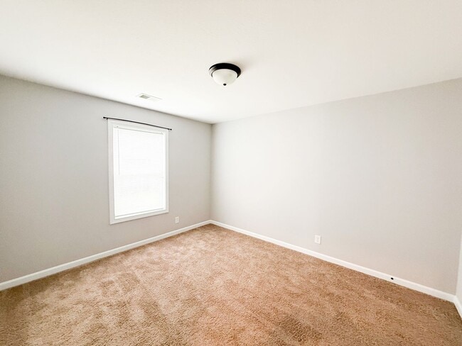 Building Photo - 3 Bedroom 3 Bathrooms located on a Cul De Sac!!