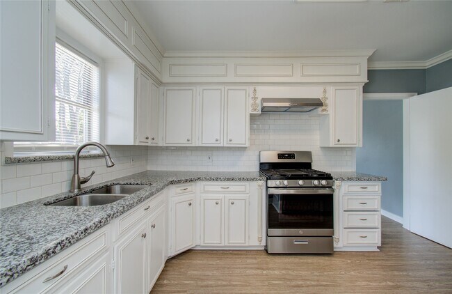Building Photo - 1108 Kern St