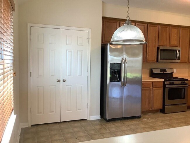 Building Photo - 4811 Chase Stone Dr