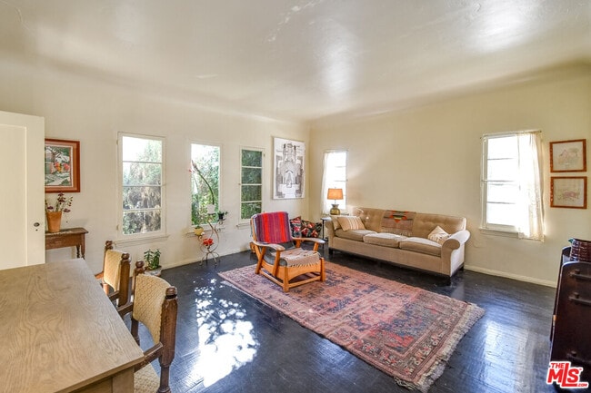 Building Photo - 8437 Waring Ave