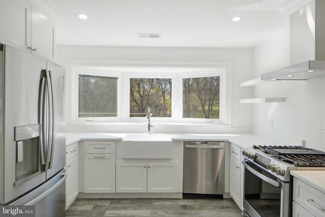 Building Photo - 448 Summers Dr