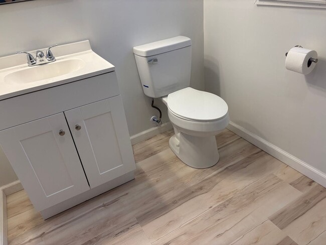 Building Photo - 2 Bedroom 1 Bath Home in Jarvisburg $1895/mo