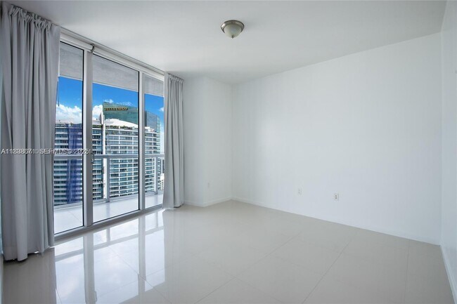Building Photo - 465 Brickell Ave