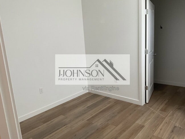 Building Photo - 2253 Monferrato St