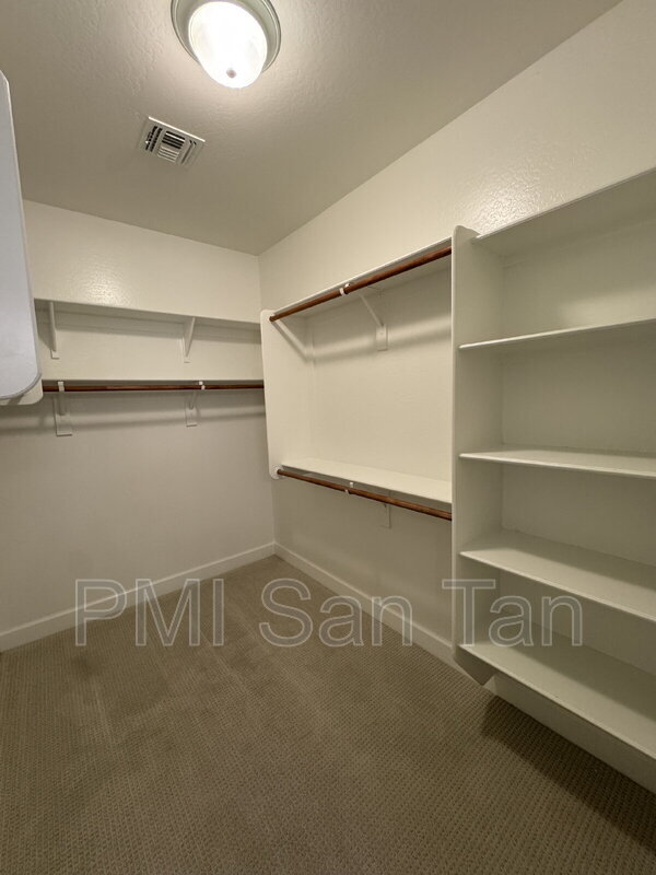 Building Photo - 4350 E Mesquite St